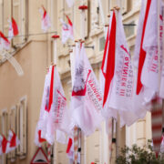 Pavoisement aux drapeaux Rainier III par la Mairie de Monaco